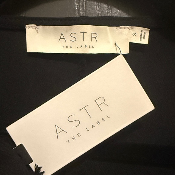 ASTR The Label Long Sleeve Deep Cowl Neck Top | Black | Small | NWT - Picture 7 of 7